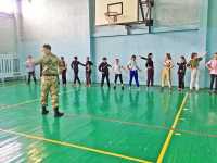 В Хакасии военнослужащий Росгвардии поддержал праздничную акцию &quot;Зарядка под защитой&quot;