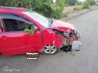 В Саяногорске пьяный водитель разбил иномарку о дерево