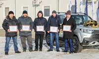 Победители производственного соревнования — члены бригады HitachiEX-1200 № 3 разреза Кирбинский. 