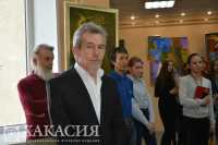 В Абакане открылась персональная выставка Анатолия Кузьмина