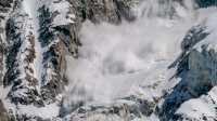 Опасность схода снежных лавин сохраняется в горах Хакасии