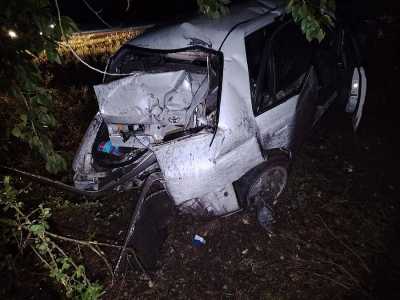 Автоледи врезалась в дерево на дороге в Хакасии