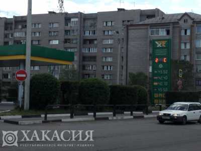 На некоторых автозаправках Хакасии подешевел бензин