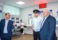 Глава Хакасии Виктор Зимин и министр внутренних дел РХ Андрей Кульков на «отлично» оценили удобство и комфорт пункта госуслуг. 