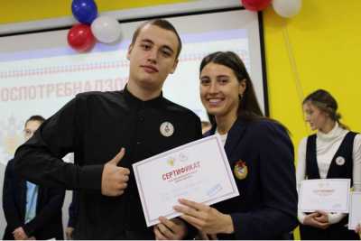 Чемпион мира по кикбоксингу провела «Диктант здоровья» в Белоярской школе