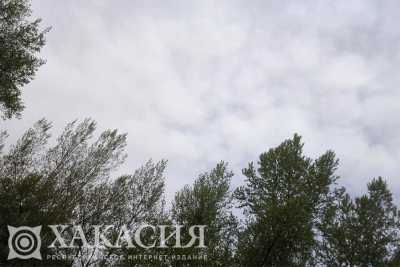 Помятые машины, дома без света: непогода похозяйничала в Хакасии