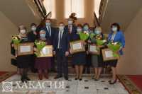 В правительстве Хакасии чествовали сотрудников службы занятости