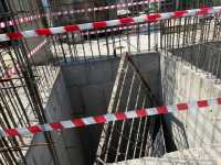 Работники упали в шахту лифта с 7 этажа в Красноярске