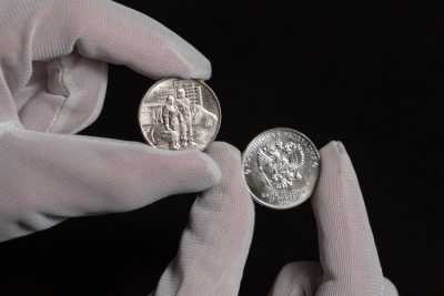 Памятные монеты с врачами выпущены в обращение в Хакасии