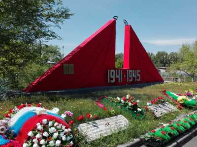 Братская могила фронтовиков, погибших в абаканских госпиталях
