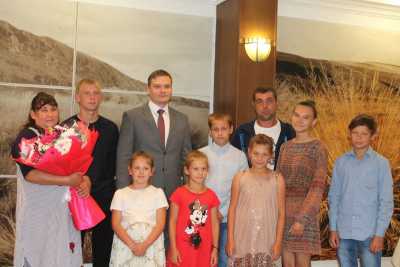 Глава Хакасии встретился с одной из многодетных семей республики