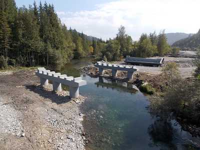 Здесь будет новый мост через реку Аскиз. 