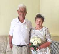 Галина и Константин Пановы в этом году отметили свою изумрудную свадьбу. 