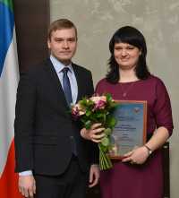 Валентин Коновалов и Юлия Саранчина. Лауреат премии отметила: приятно, когда исследования приносят общественно признанный результат. 