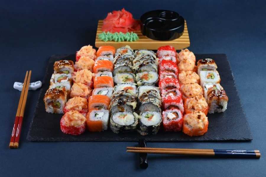 Суши сам меню. Суши и роллы. Меню суши. Меню суши роллы. Красивое меню суши.