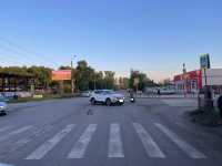 Иномарка не пропустила мотоцикл в городе Хакасии