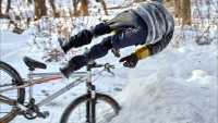 В Хакасии велосипедист чуть не замерз в глубокой яме