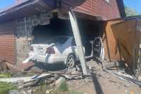 Сломал стену жилого дома: водитель-черногорец натворил дел