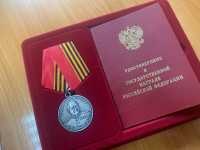 За мужество и боевые отличия: в Черногорске вручили две медали