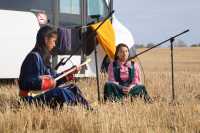 Артисты пели в поле в Хакасии