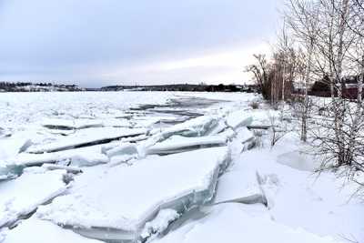 Толщина льда на реках Хакасии в этом году ниже нормы на 7 — 35 сантиметров. Но взрывные работы проводиться будут. 