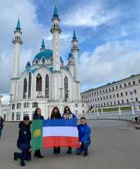 На территории Казанского кремля. И это лишь часть делегации Хакасии. 