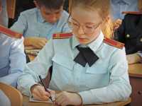 Десятки писем российским военным направили кадеты из Абакана