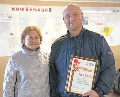 Победителей трудовой вахты, в том числе Антона Крауса, награждала Светлана Стребкова, зам исполнительного директора по персоналу. 