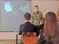 Абаканские школьники узнали о доблести героев России