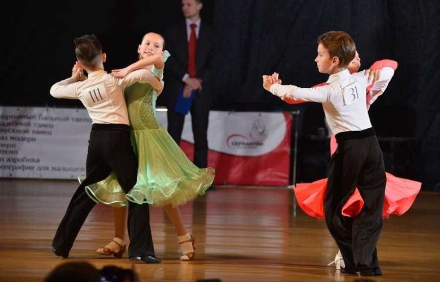 The junior dance competition in their. Спортивные бальные танцы дети. Танцы Юниоры. Бально спортивные танцы Юниоры фотосессия.