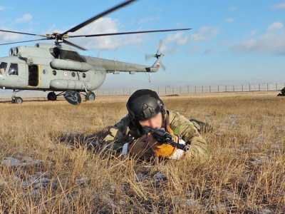 На ковре-вертолете: спецназ в Хакасии занимался десантно-штурмовой подготовкой