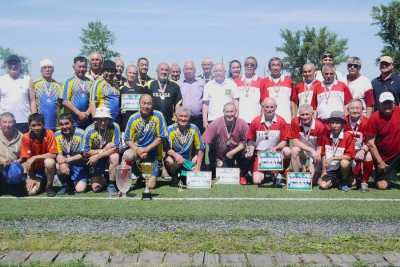 Ветераны сразились на турнире по футболу в Аскизе