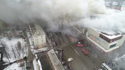 В Кемерове введен режим ЧС: горит торговый центр, есть погибшие