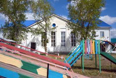 Отремонтированный сельский Дом культуры является центром творческой жизни Новомихайловки, здесь занимаются более 100 человек. 