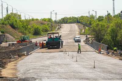 Реконструкция долгожданного путепровода на пятом километре автодороги Абакан — Саяногорск близка к завершению. 