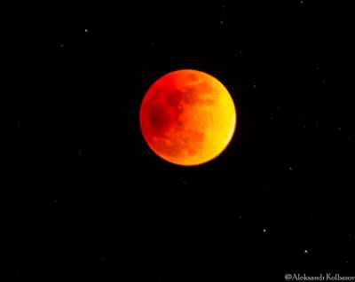 Жители Хакасии посвятили свой вечер кровавой луне