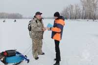 Продолжаем рыбачить: в Хакасии лёд прошёл проверку на прочность