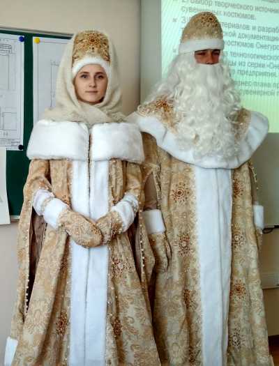 На экзаменах в Хакасском госуниверситете присутствовали Дед Мороз и Снегурочка