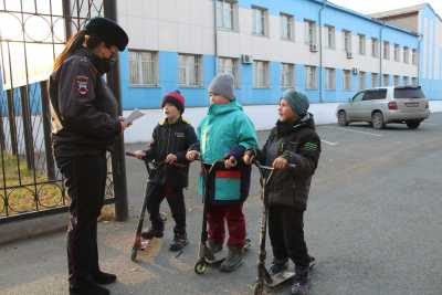 В Хакасии дети ходят по дорогам, не глядя по сторонам