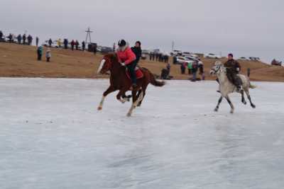В Хакасии провели скачки на льду