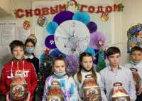 600 одаренных детей Хакасии получили новогодние подарки