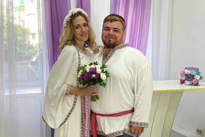 Свадьба в славянском стиле: молодожены в Абакане удивили гостей и сотрудников ЗАГС