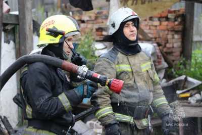 Сильный пожар в Абакане: потребовалась эвакуация людей