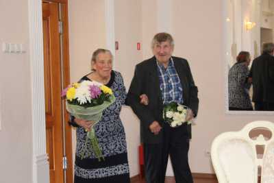 В Хакасии супружеская пара отметила 60-летие со дня свадьбы