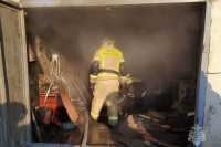 Отечественный автомобиль и квартира горели в Хакасии в минувшие сутки