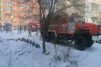 В Черногорске пожарные эвакуировали трех человек