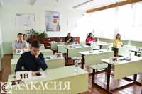Школьники Хакасии сдают ЕГЭ по биологии и иностранным языкам