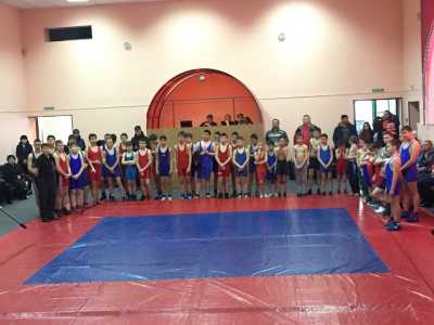 В Хакасии прошёл турнир по греко-римской борьбе памяти Николая Доможакова