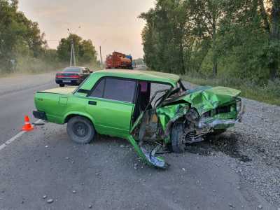 Опасный обгон: в Хакасии в аварии пострадали водитель и пассажир