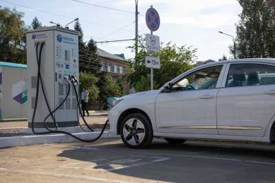 Жители Абакана и Красноярска могут бесплатно заряжать электромобили до конца сентября
